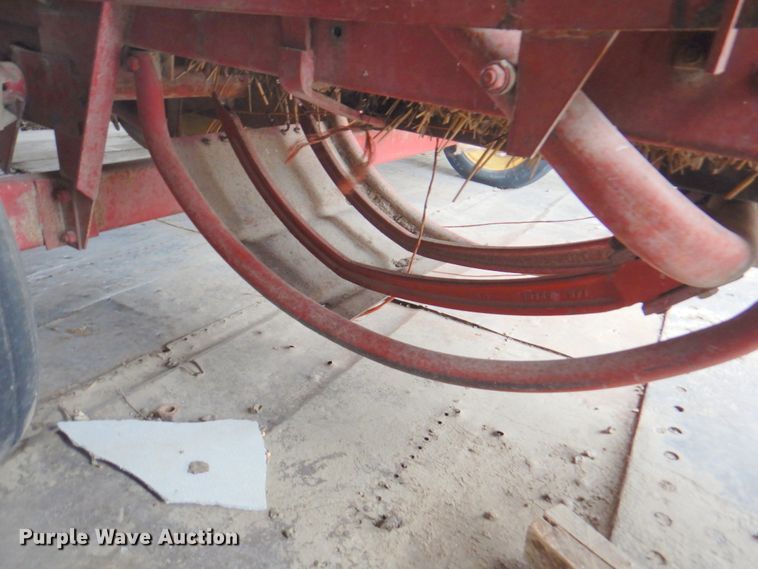 image for item DN1362 New Holland 273  small square baler