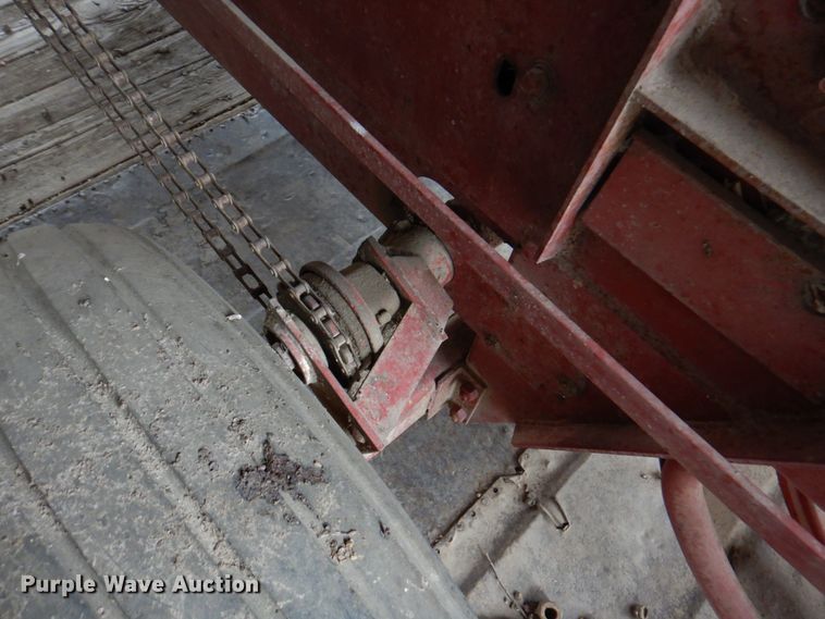 image for item DN1362 New Holland 273  small square baler