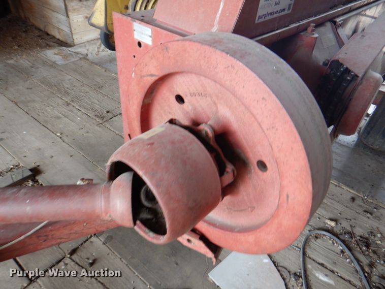 image for item DN1362 New Holland 273  small square baler