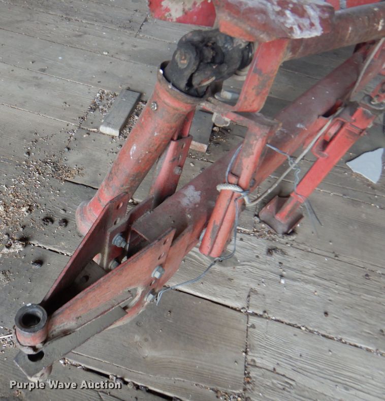 image for item DN1362 New Holland 273  small square baler