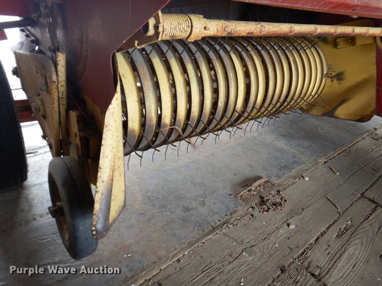 image for item DN1362 New Holland 273  small square baler