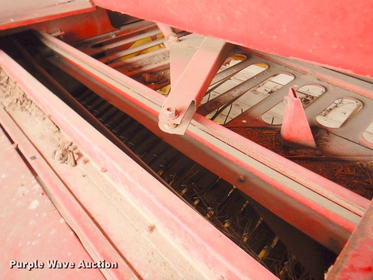 image for item DN1362 New Holland 273  small square baler