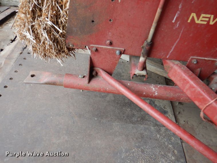 image for item DN1362 New Holland 273  small square baler