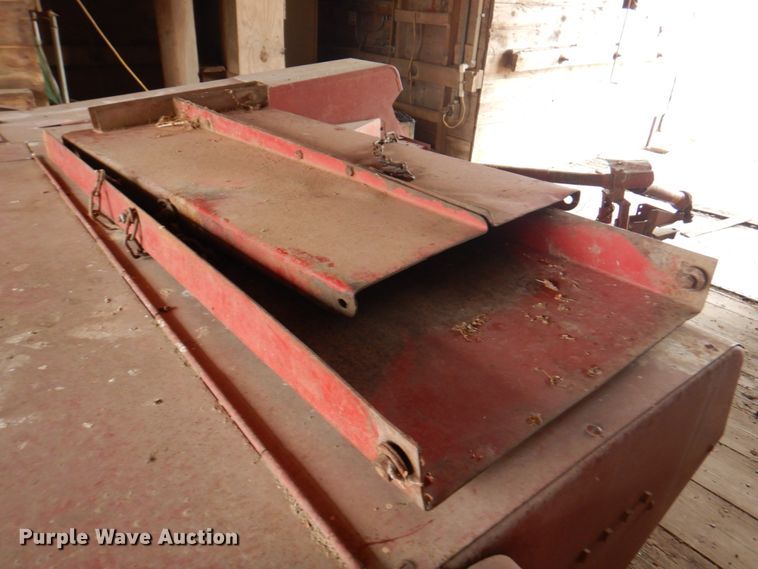 image for item DN1362 New Holland 273  small square baler