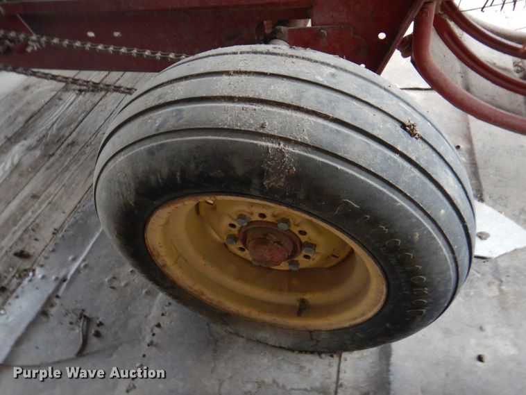 image for item DN1362 New Holland 273  small square baler