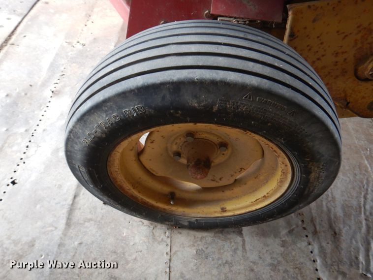 image for item DN1362 New Holland 273  small square baler