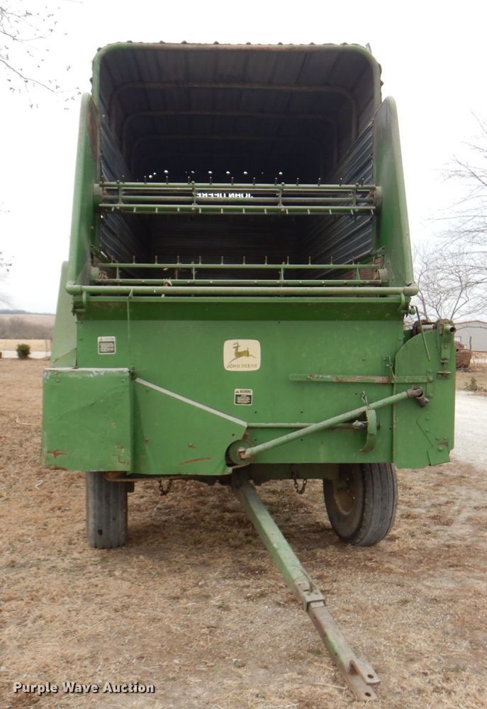 image for item DN1363 John Deere BO12  silage wagon