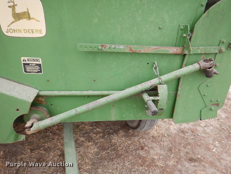 image for item DN1363 John Deere BO12  silage wagon