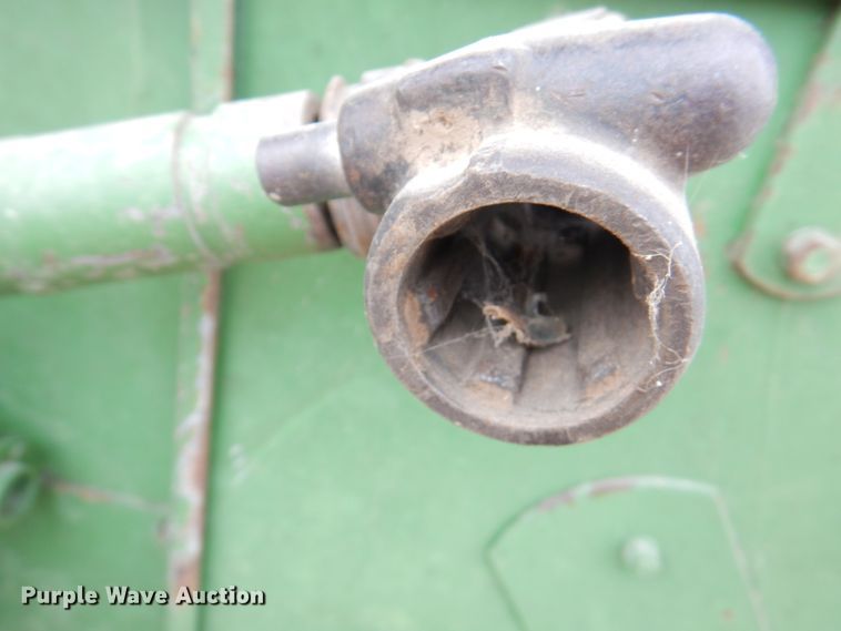 image for item DN1363 John Deere BO12  silage wagon