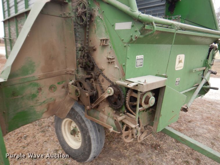 image for item DN1363 John Deere BO12  silage wagon
