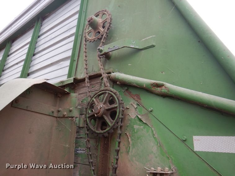 image for item DN1363 John Deere BO12  silage wagon