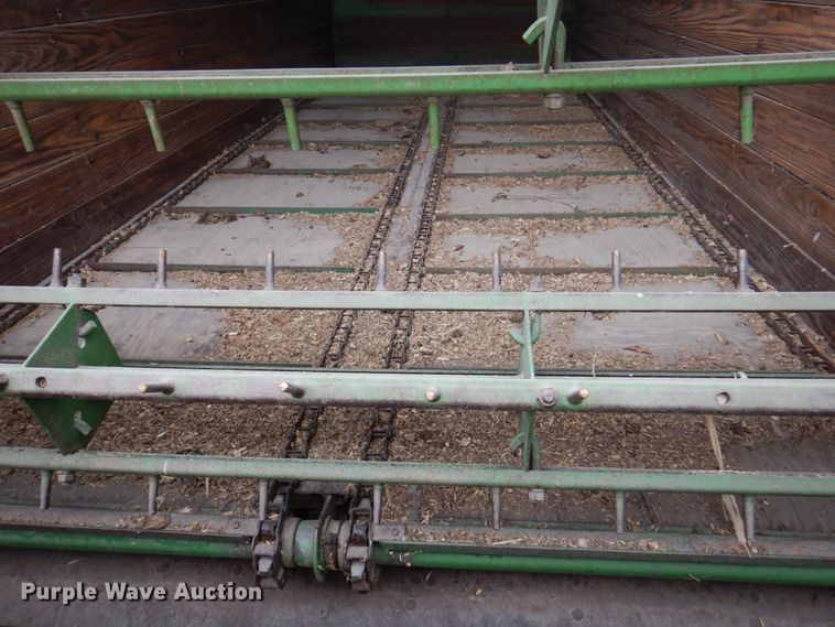 image for item DN1363 John Deere BO12  silage wagon