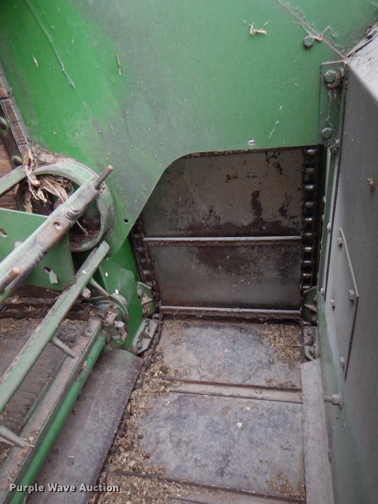 image for item DN1363 John Deere BO12  silage wagon