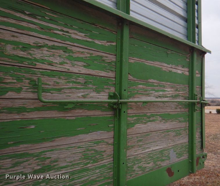 image for item DN1363 John Deere BO12  silage wagon