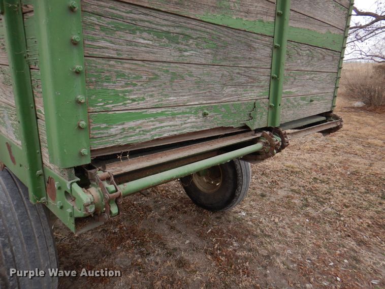 image for item DN1363 John Deere BO12  silage wagon