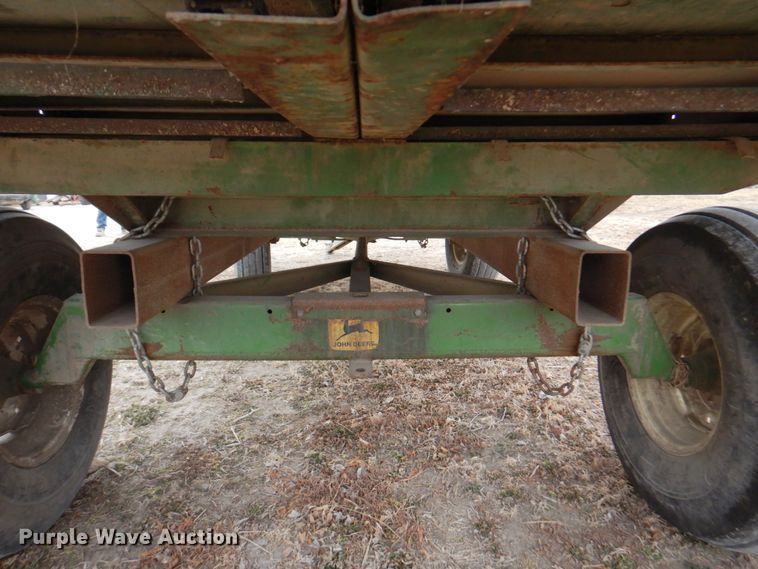 image for item DN1363 John Deere BO12  silage wagon
