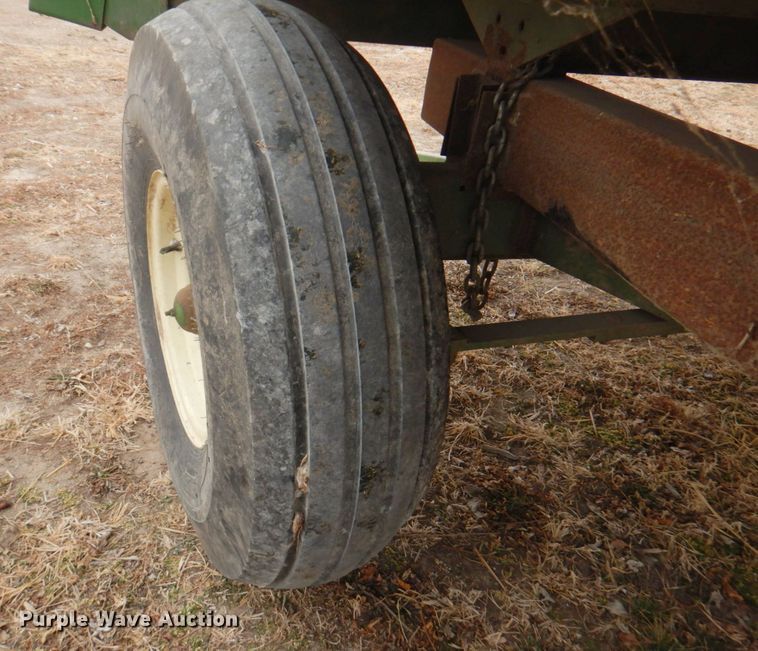 image for item DN1363 John Deere BO12  silage wagon