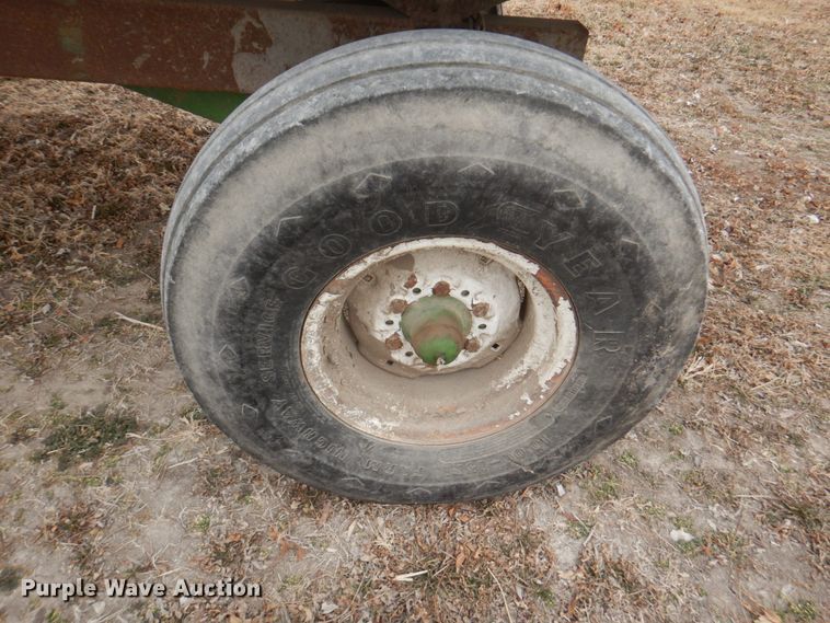 image for item DN1363 John Deere BO12  silage wagon