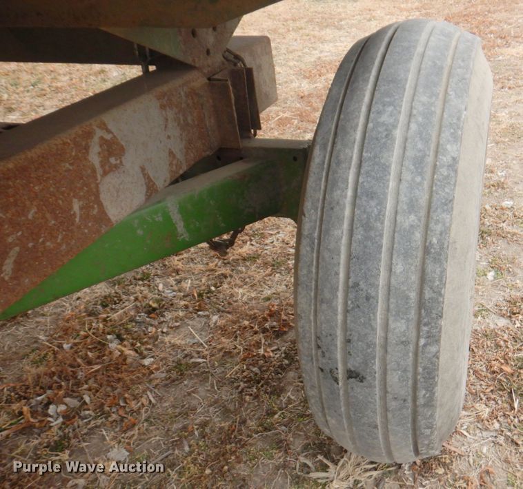 image for item DN1363 John Deere BO12  silage wagon