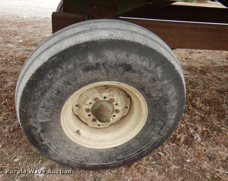 image for item DN1363 John Deere BO12  silage wagon