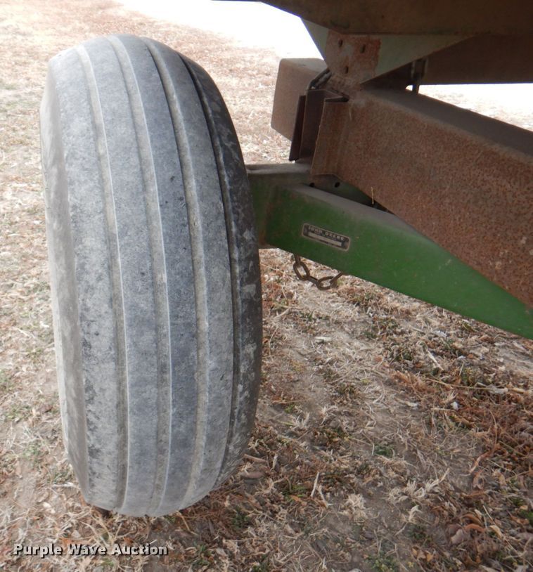 image for item DN1363 John Deere BO12  silage wagon