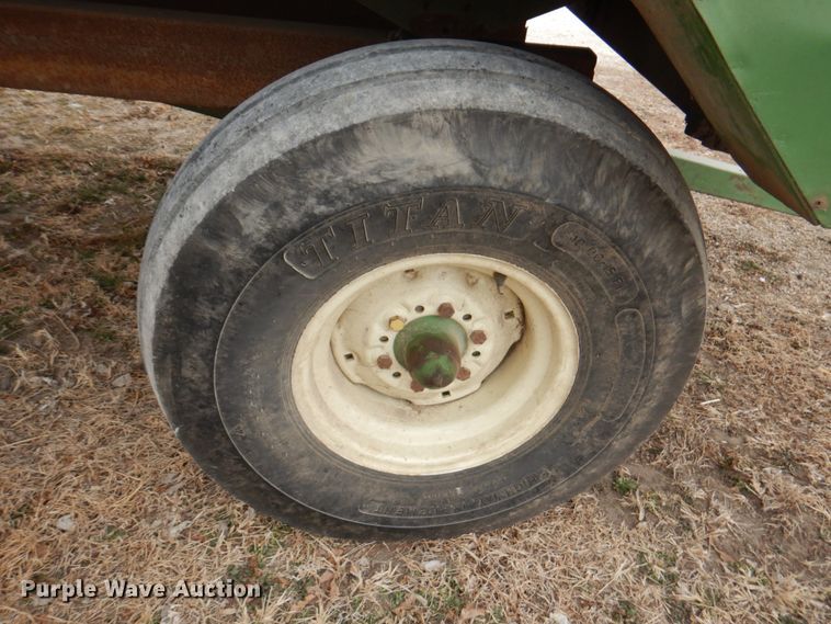 image for item DN1363 John Deere BO12  silage wagon