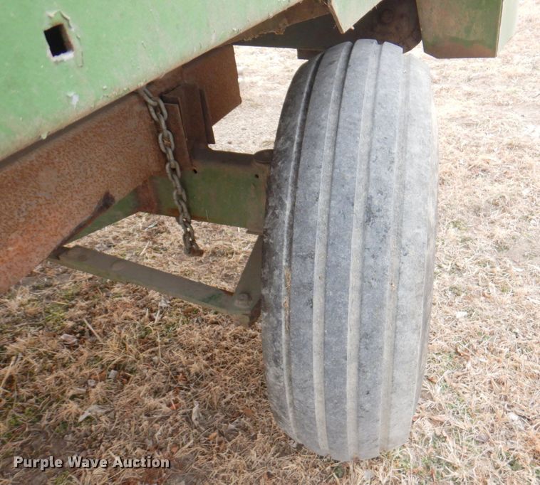 image for item DN1363 John Deere BO12  silage wagon