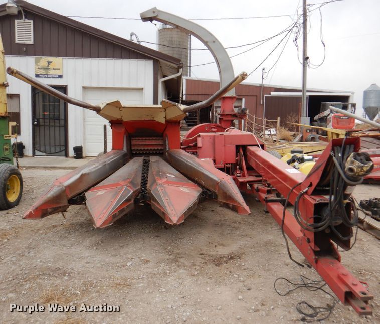 image for item DN1364 Gehl 1075  forage harvester