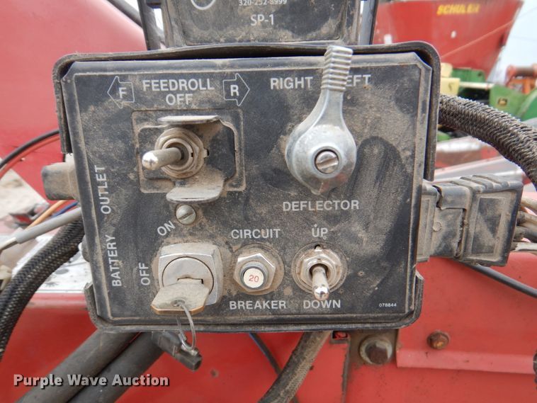 image for item DN1364 Gehl 1075  forage harvester