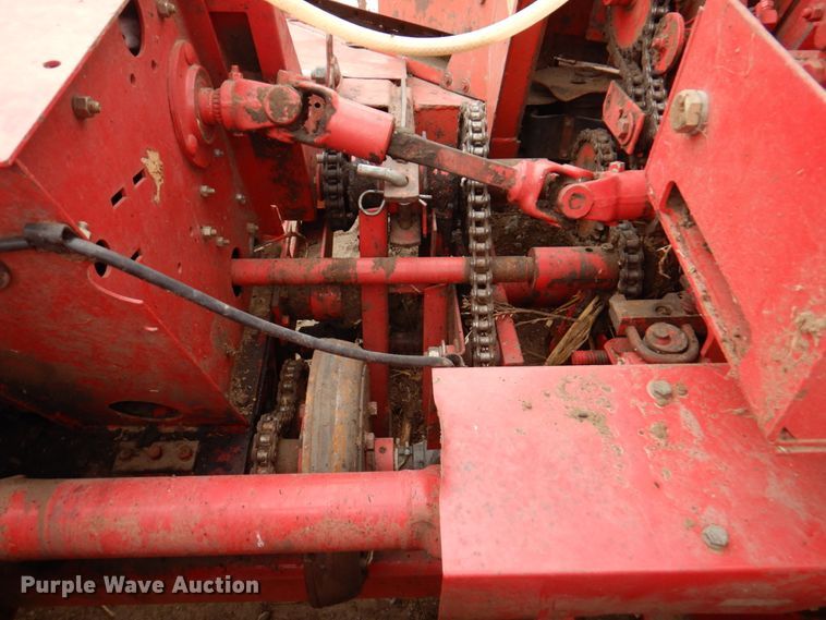 image for item DN1364 Gehl 1075  forage harvester