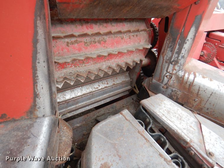 image for item DN1364 Gehl 1075  forage harvester