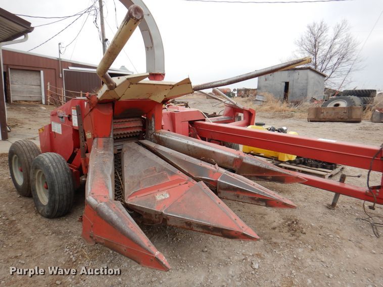 image for item DN1364 Gehl 1075  forage harvester