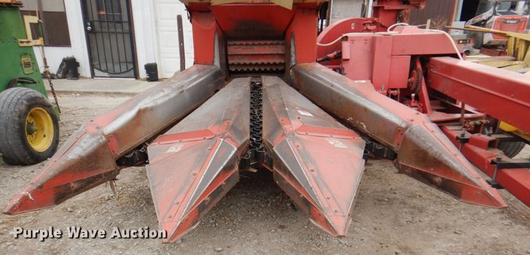 image for item DN1364 Gehl 1075  forage harvester
