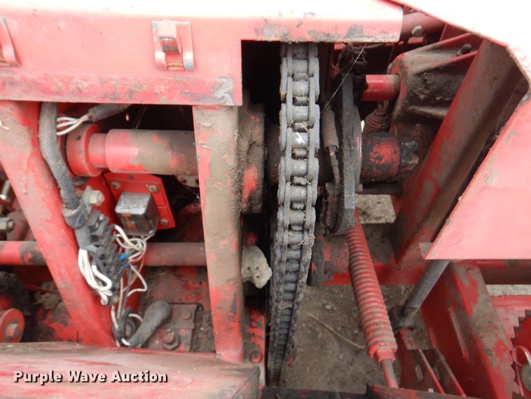 image for item DN1364 Gehl 1075  forage harvester