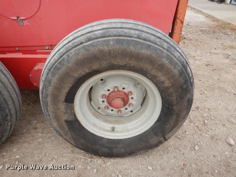 image for item DN1364 Gehl 1075  forage harvester