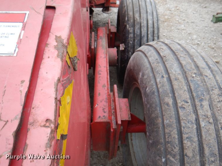 image for item DN1364 Gehl 1075  forage harvester