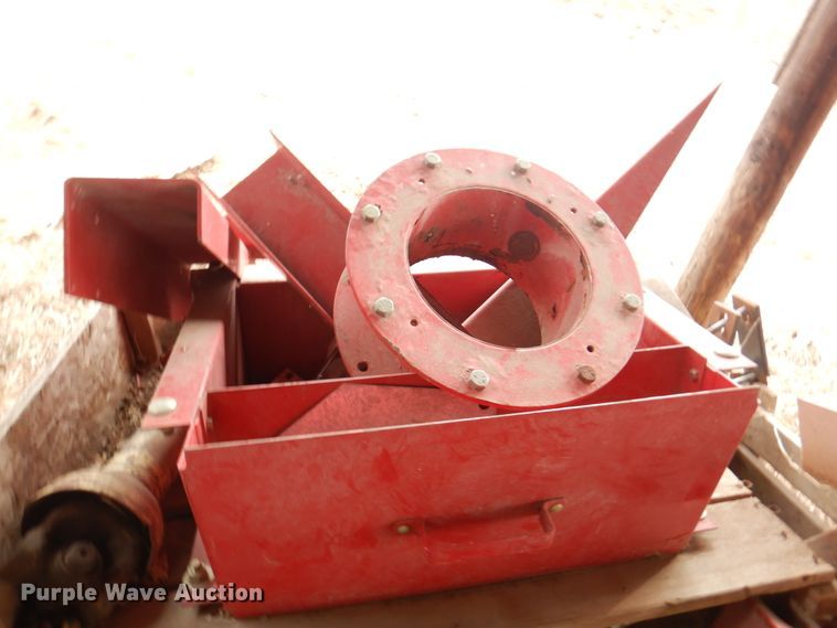 image for item DN1364 Gehl 1075  forage harvester