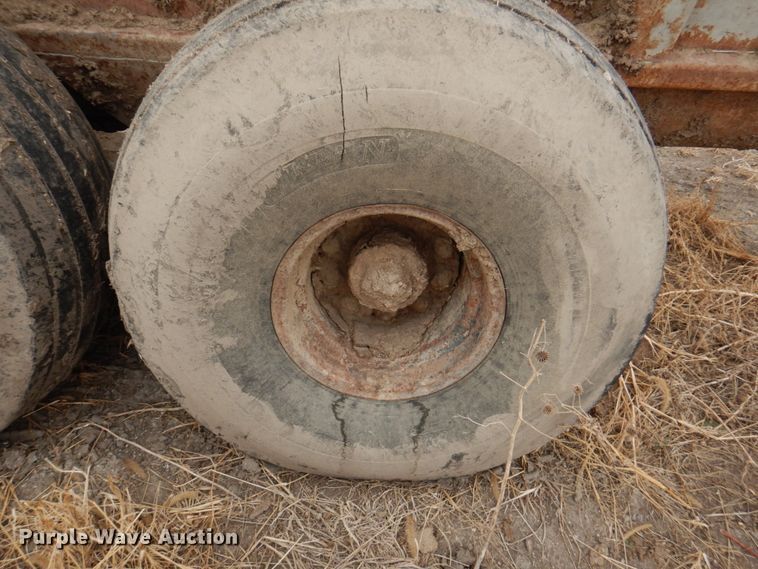 image for item DN1367 Knight 8030 Slinger  manure spreader