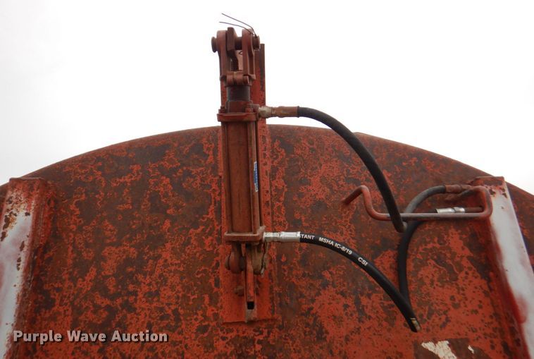 image for item DN1368 Calumet 3250SPR  liquid manure spreader