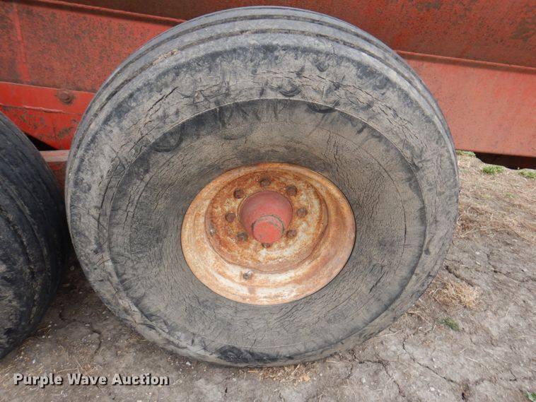 image for item DN1368 Calumet 3250SPR  liquid manure spreader