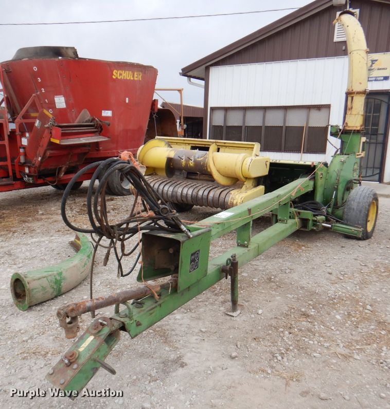 image for item DN1369 John Deere 3960  forage harvester