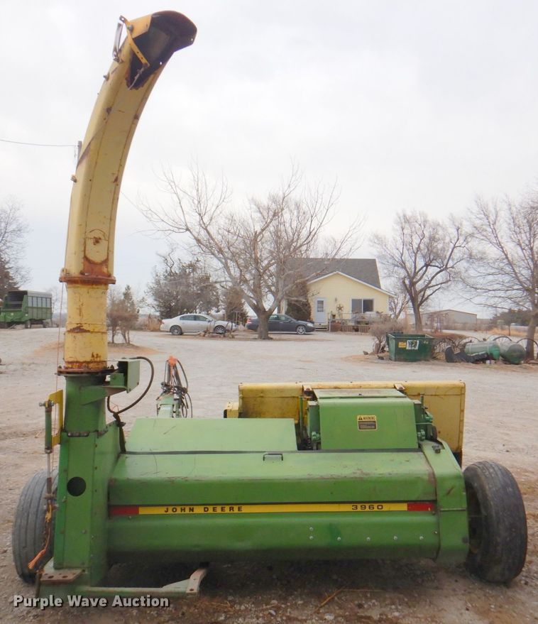 image for item DN1369 John Deere 3960  forage harvester