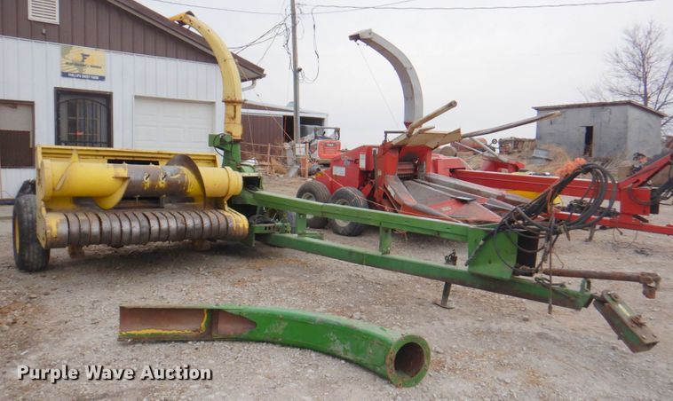 image for item DN1369 John Deere 3960  forage harvester