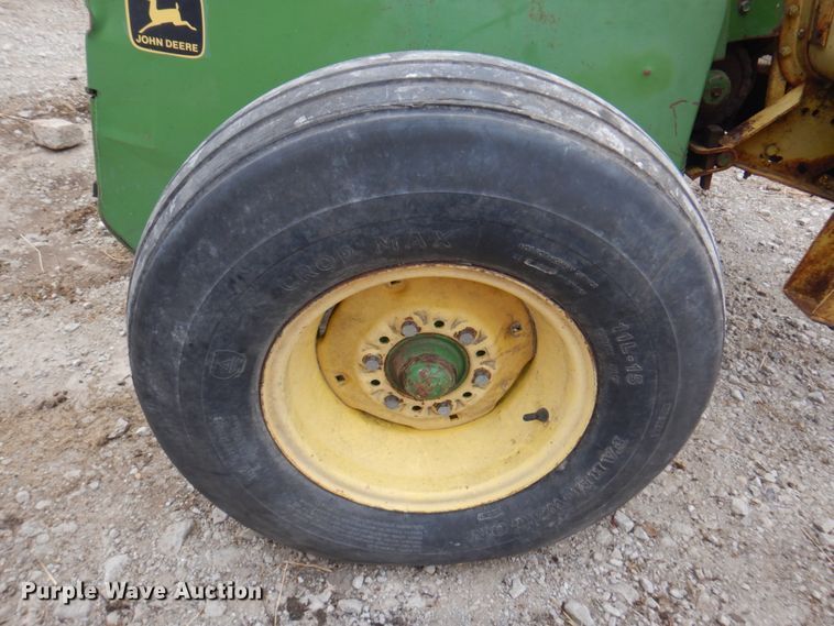 image for item DN1369 John Deere 3960  forage harvester