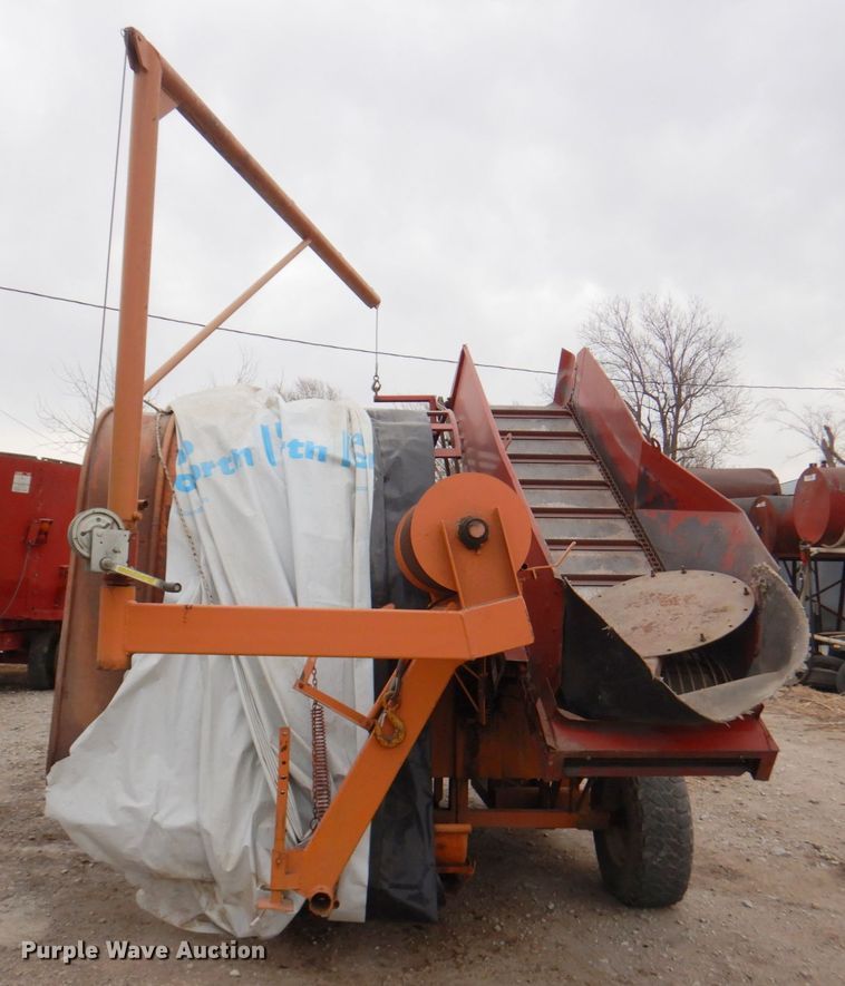 image for item DN1371 Kelly-Ryan 2W 04  silage bagger