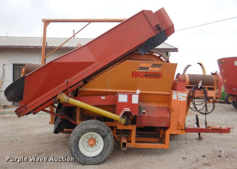 image for item DN1371 Kelly-Ryan 2W 04  silage bagger
