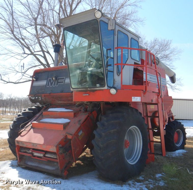 image for item DN1372 1981 Massey Ferguson 860  RWA combine