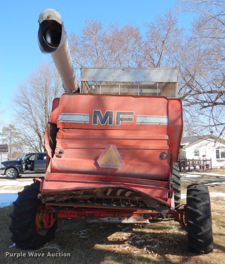 image for item DN1372 1981 Massey Ferguson 860  RWA combine