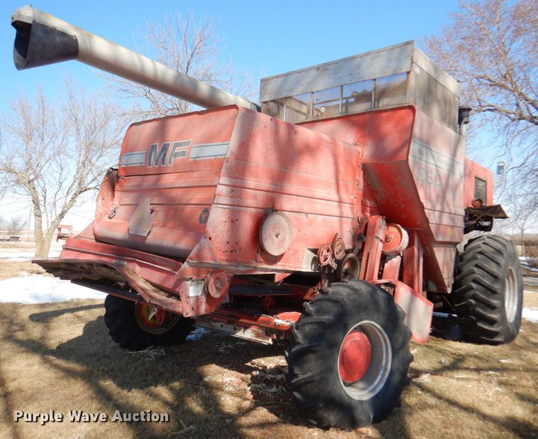 image for item DN1372 1981 Massey Ferguson 860  RWA combine
