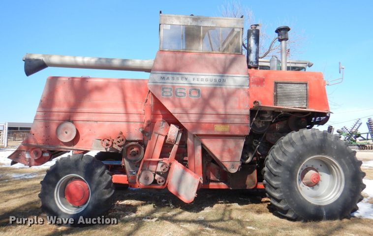 image for item DN1372 1981 Massey Ferguson 860  RWA combine